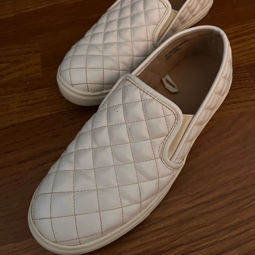 Steve Madden express slip ons